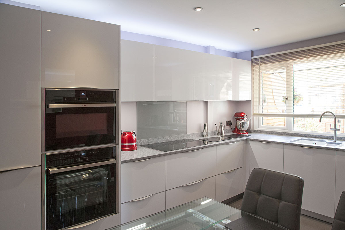 appliances_mr_blow_stantonbury2_uni_gloss-_door_crystal_white_1200x800 appliances_mr_blow_stantonbury2_uni_gloss-_door_crystal_white_1200x800