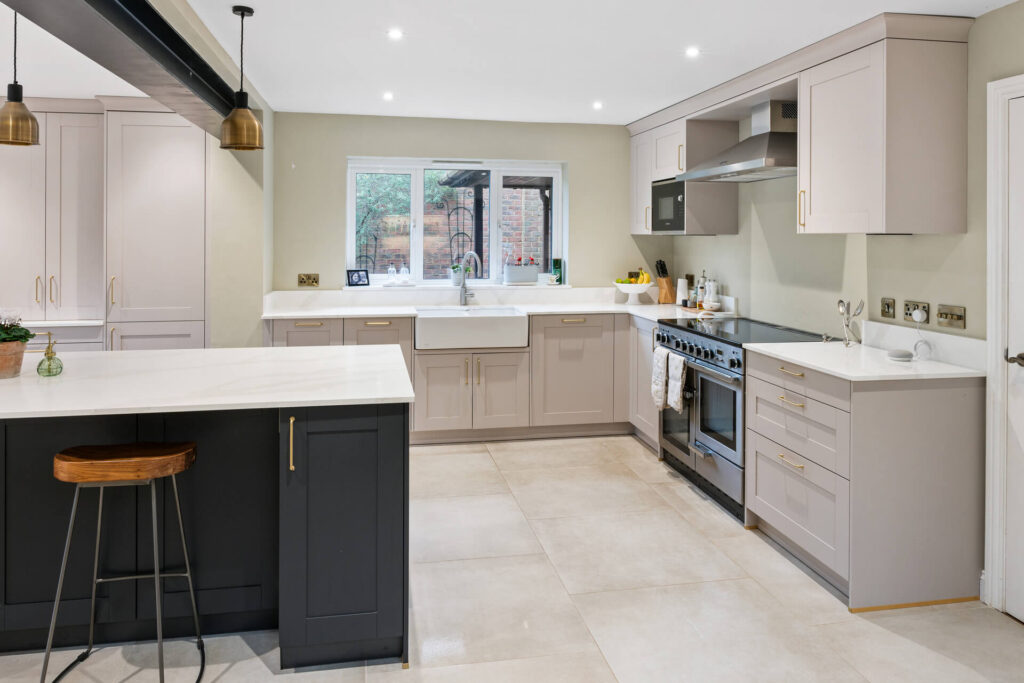 Casa, Sand Grey / Lava — image 2