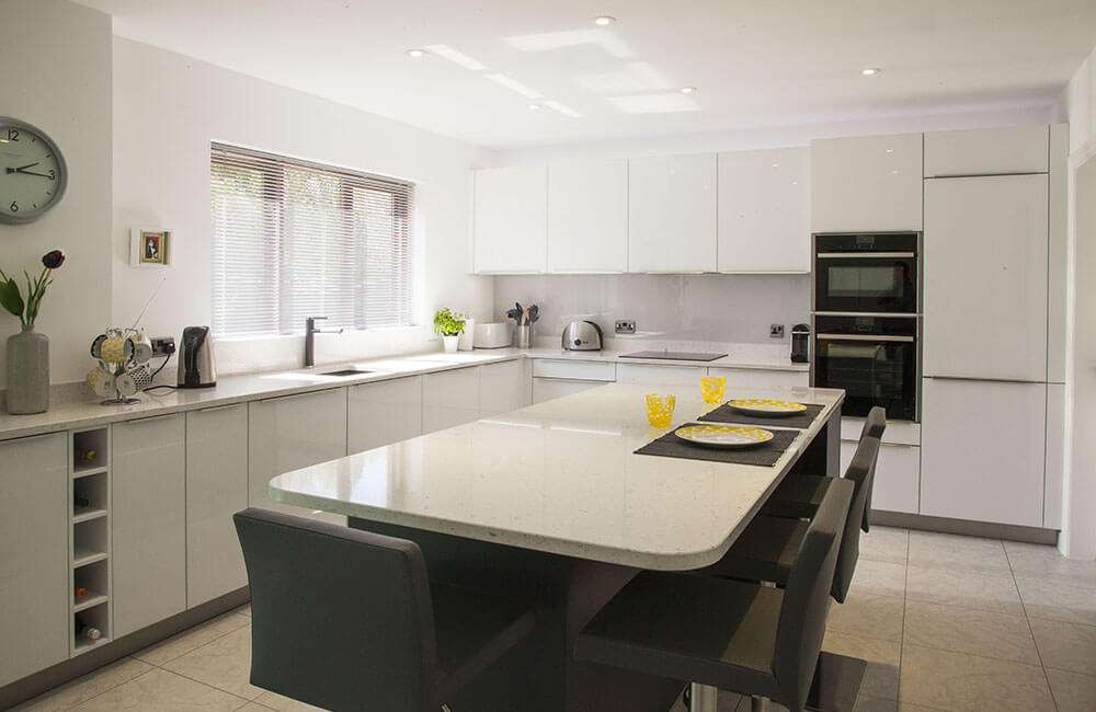 Glasline, White and Black Kitchen