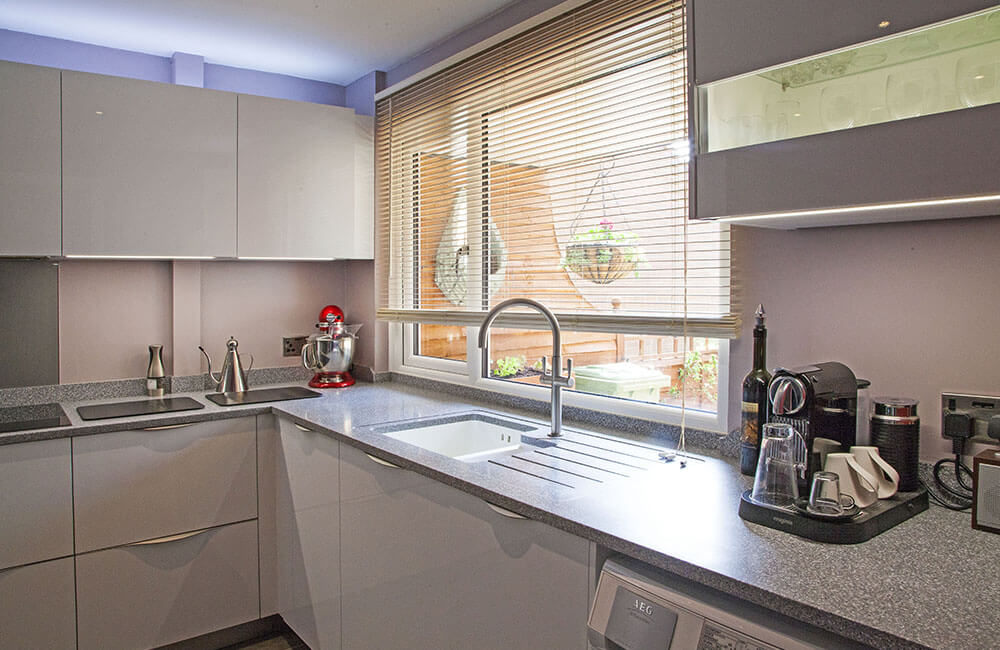 Uni Gloss, Crystal White — image 6