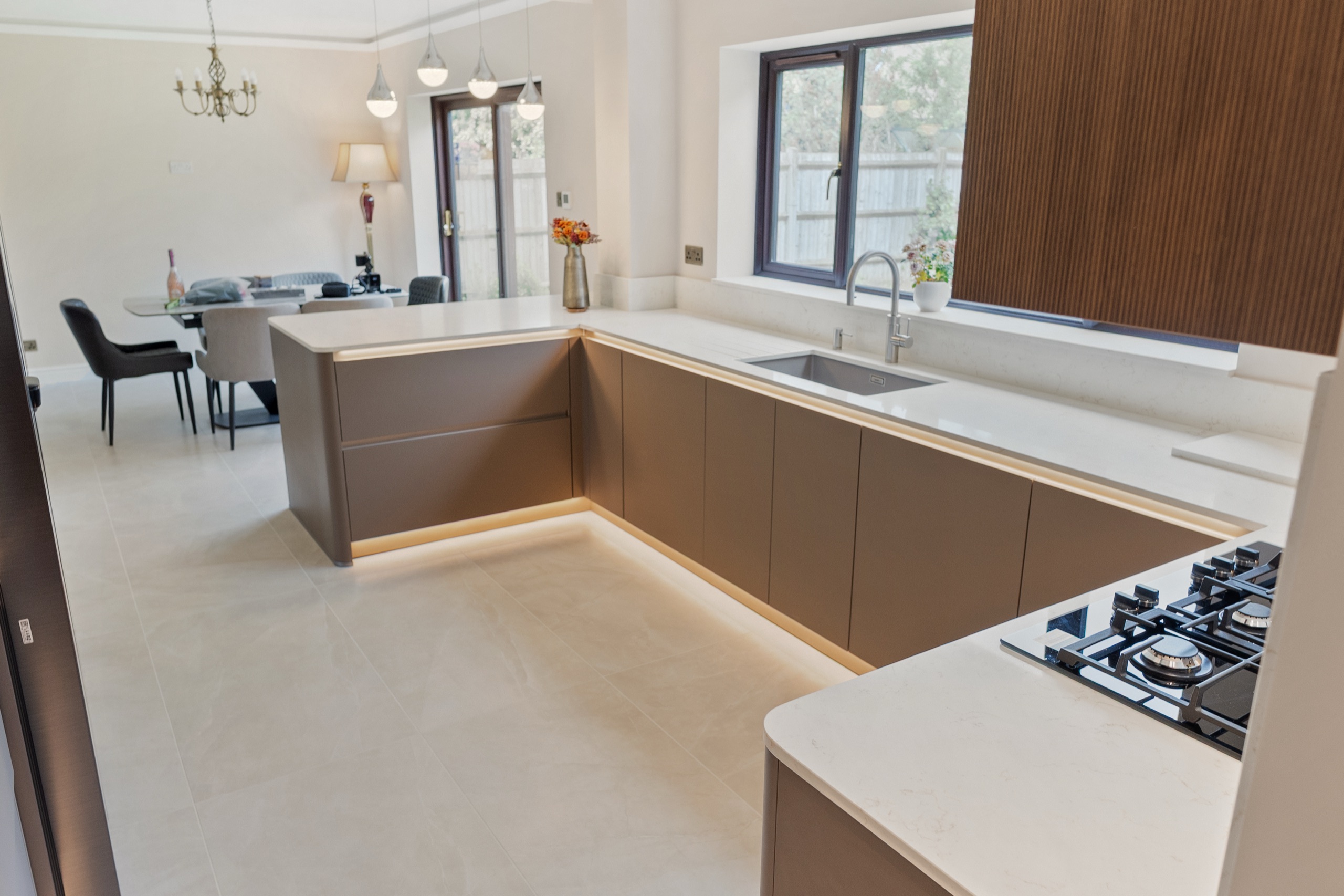 Matera kitchen in Cashmere Brown with an open plan island