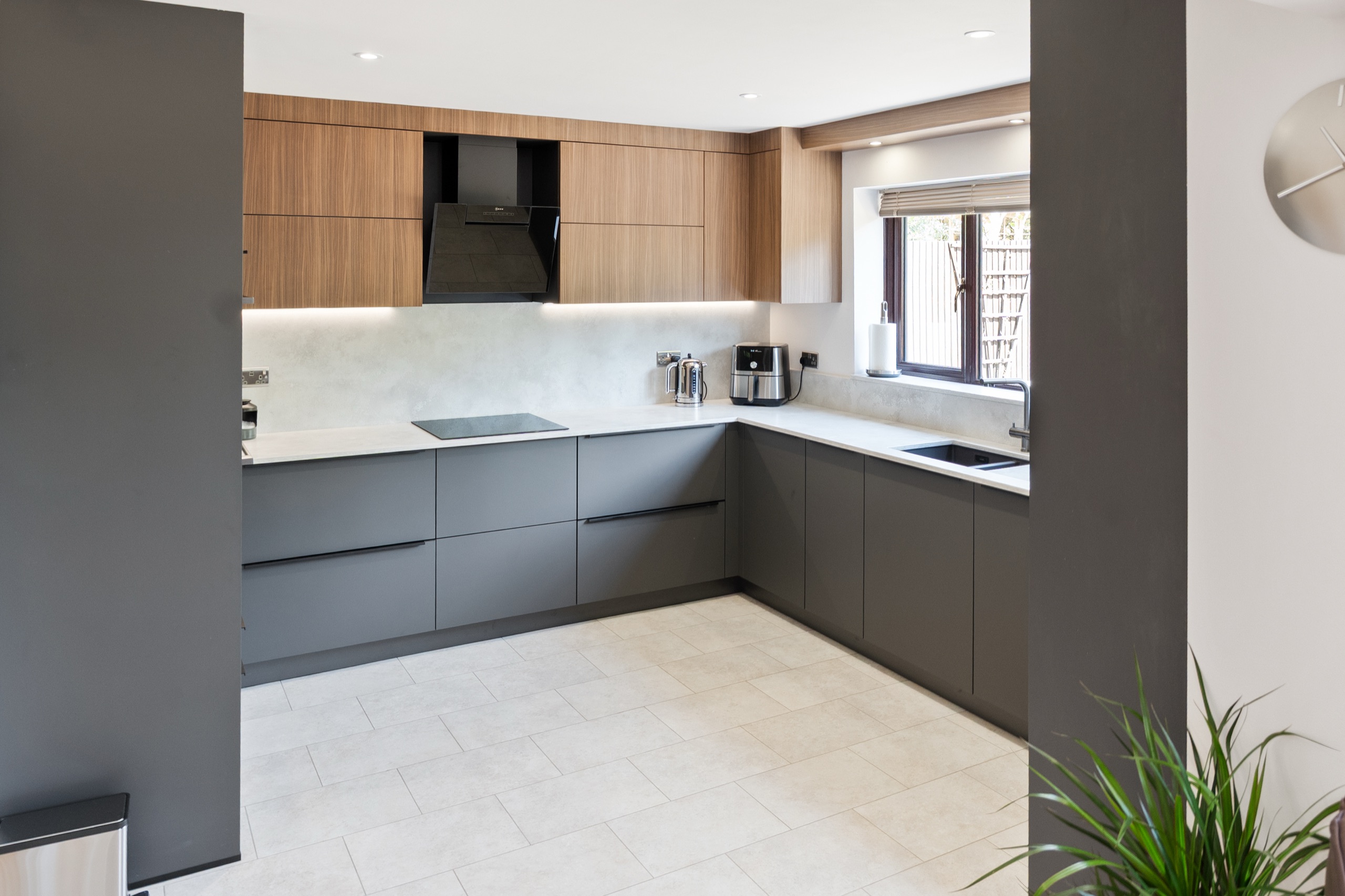 Matera kitchen in Lava Black with Modena Bergamo Walnut Effect